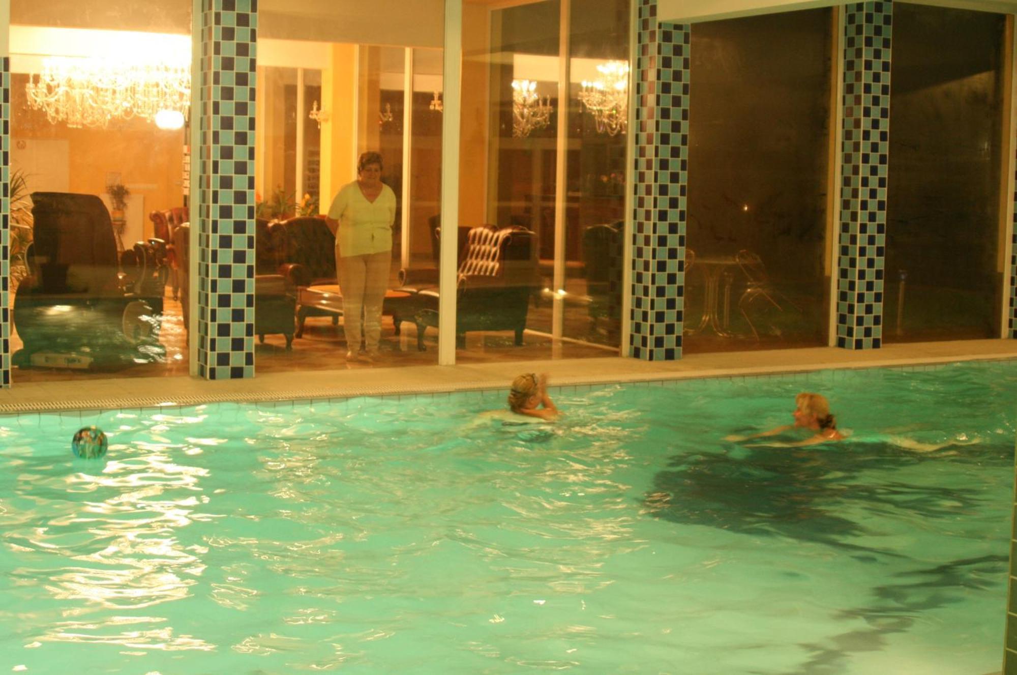 Hotel Daisy Budget Krakow Luaran gambar