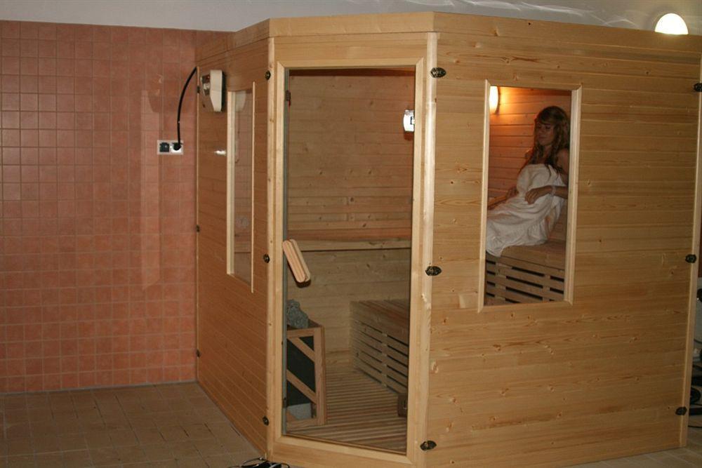 Hotel Daisy Budget Krakow Luaran gambar