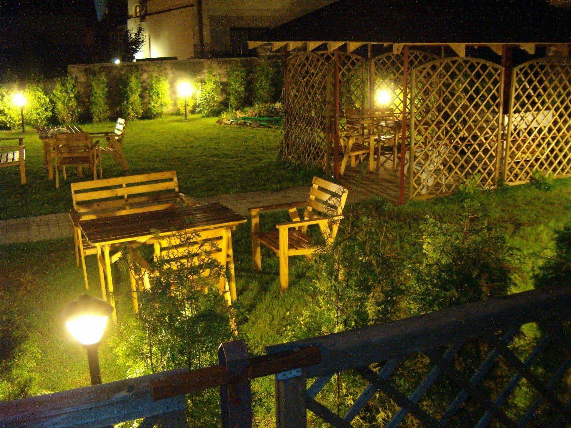 Hotel Daisy Budget Krakow Luaran gambar