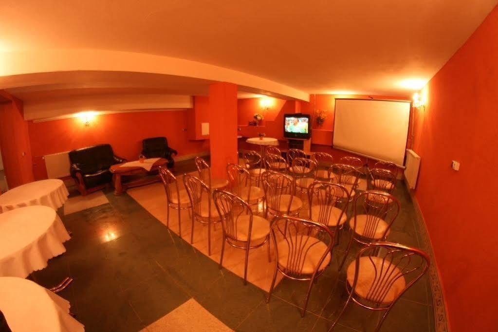 Hotel Daisy Budget Krakow Luaran gambar
