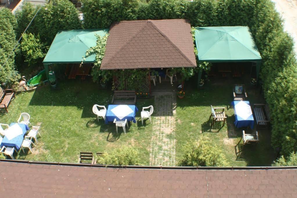 Hotel Daisy Budget Krakow Luaran gambar